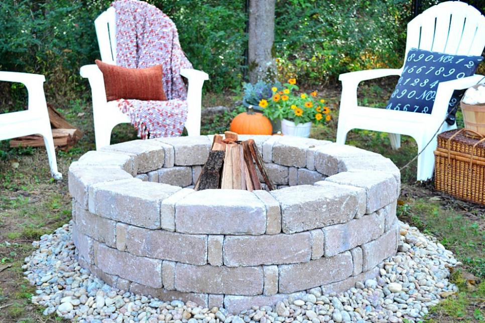 Diy Fire Pit Patio Upgrade Ideas, How To Build Outdoor Fire Pit With Bricks
